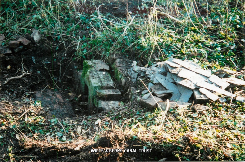 Dry_Dock_3_-_2002_Dec_-_Water_Outlet_-_note_roof_slates_-1.jpg