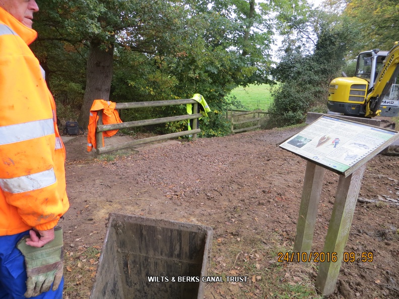 Pewsham Circular Weir 04.JPG