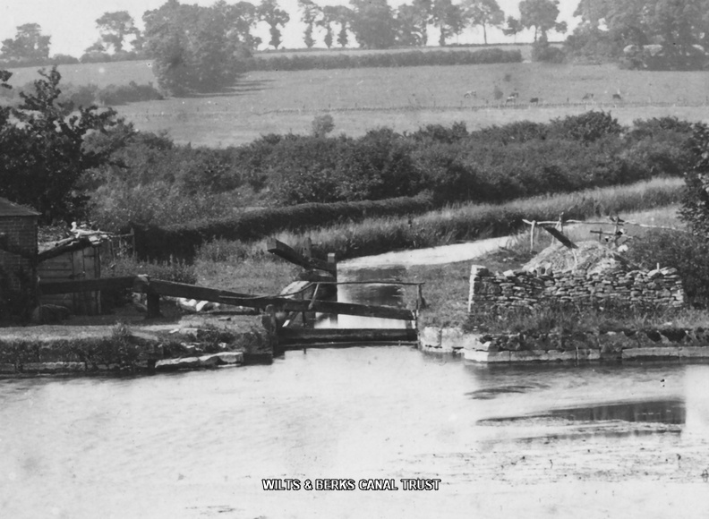 Latton Canal Stop Lock 1.jpg