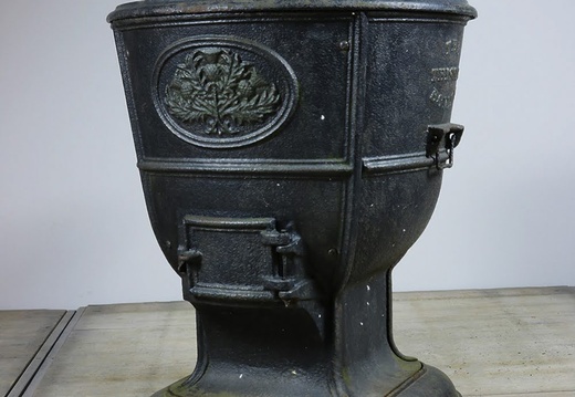 antique-the-thistle-boiler-garden-planter 24648 pic4 size3