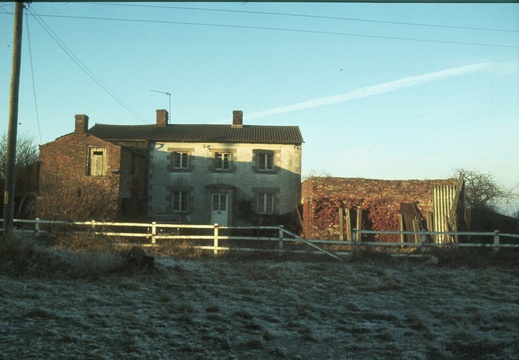 022 Lock site and cottage Dauntsey Jan 1979