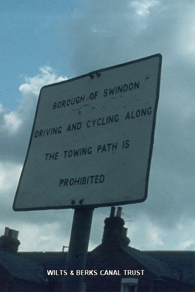 124 Tow path sign near Milton Road bridge 1977.jpg