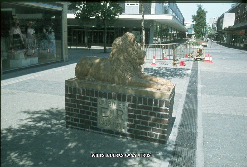 131 Golden Lion Swindon June 1978.jpg
