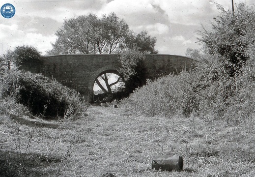 048684E (1337 visits) Image credit: RCHS. 1964, Cow Common Bridge, Steventon looking west. 048684E