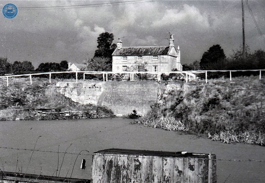 048639E (148 visits) Image credit: RCHS. 1964, Junction with Kennet & Avon Canal at Semington. 048639E