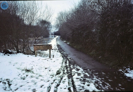 074637E (137 visits) Image credit: RCHS. c1980's, Swindon, towpath between Kingshill and Skew bridge, looking south
074637E