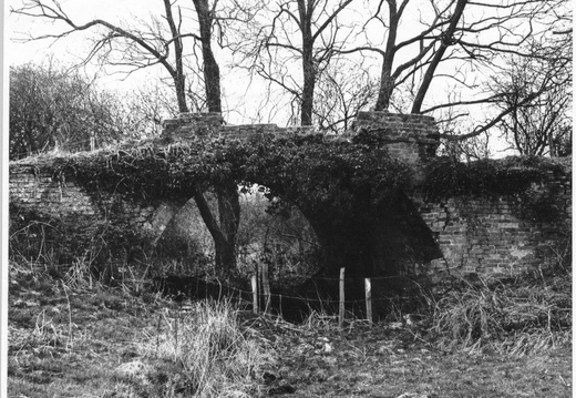 Double Bridge, on embankment above River Avon, near Reybridge